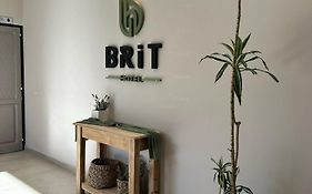Brit Hotel